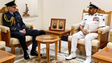 رئيس أركان قوات السُّلطان المسلحة يستقبل رئيس أركان القوات الجوية البريطانية