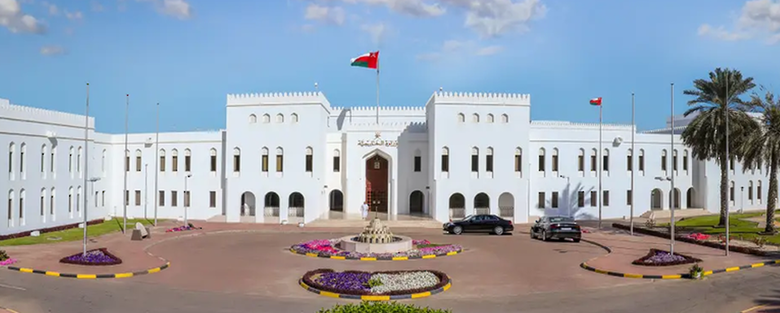 عبر المنافذ البرية.. وصول دفعات من المواطنين القادمين من دول الخليج | almasar OM وزارة الخارجية