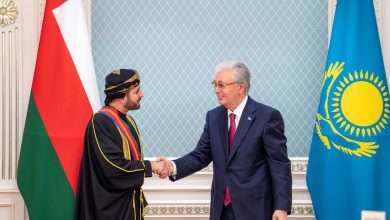 الرئيسُ الكازاخستاني يمنحُ سُموّ السّيد نائبَ رئيس الوزراء للشُّؤون الاقتصاديّة وسامَ الصّداقة